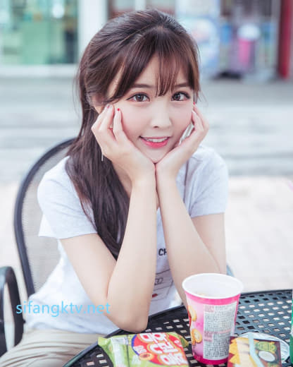 【2023-06-01】Taking all off outside..💓.m4v