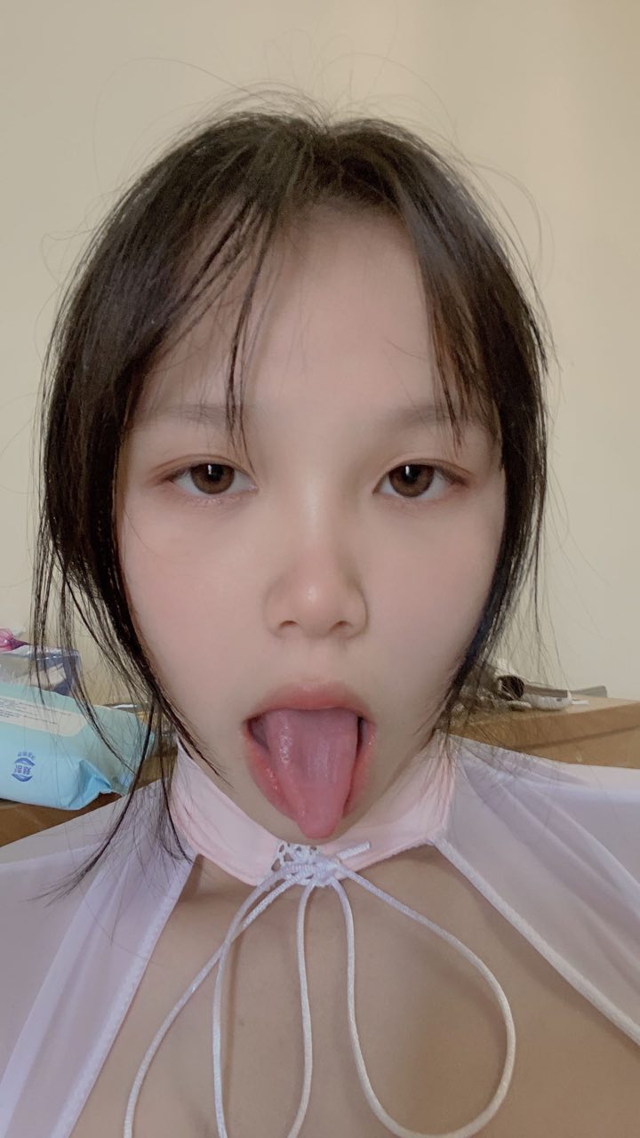 【2023-04-06】Getting more horny outside ❤️.m4v