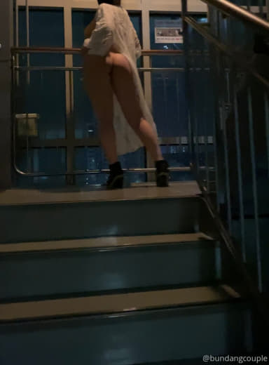 【2023_02_24】Video_of_the_process_of_undressing_outside_🎥.m4v